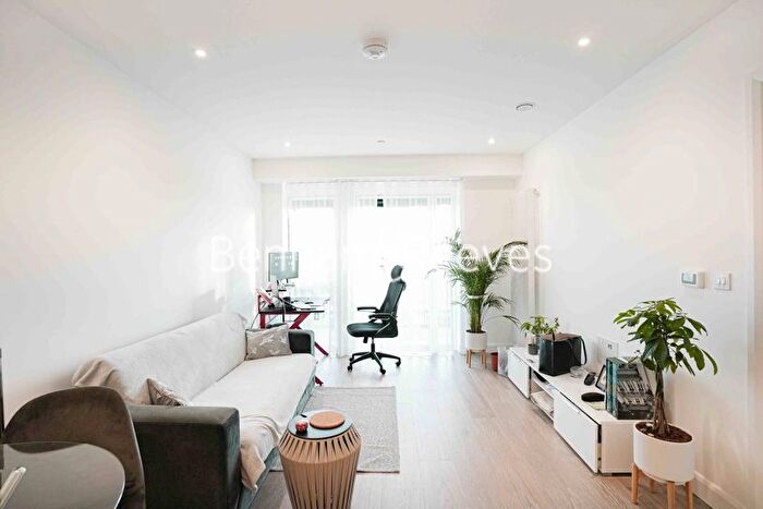 1 Bedroom Flat To Rent In Royal Docks, Canary Wharf, E16