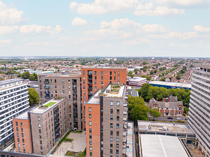 2 Bedroom Apartment For Sale In Victoria Avenue, Southend-on-Sea, SS2