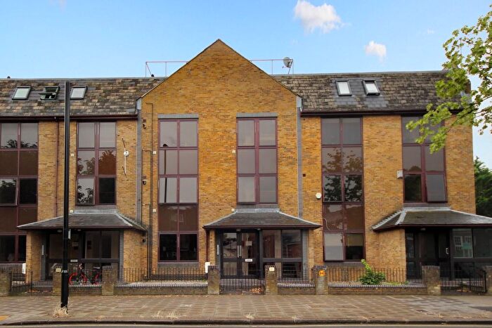 1 Bedroom Flat To Rent In St. Johns Road, TW7