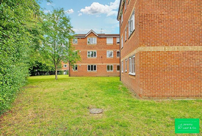 1 Bedroom Apartment For Sale In Blackdown Close, London, N2