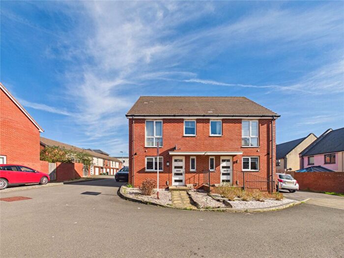 3 Bedroom Semi Detached House For Sale In Hill Tops, Patchway, Bristol, South Gloucestershire, BS34