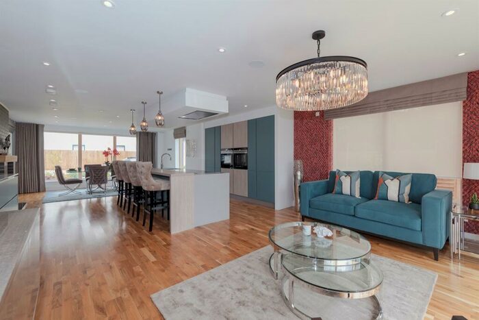 4 Bedroom Detached House For Sale In Otter Way, Hampton Water, Peterborough, PE7