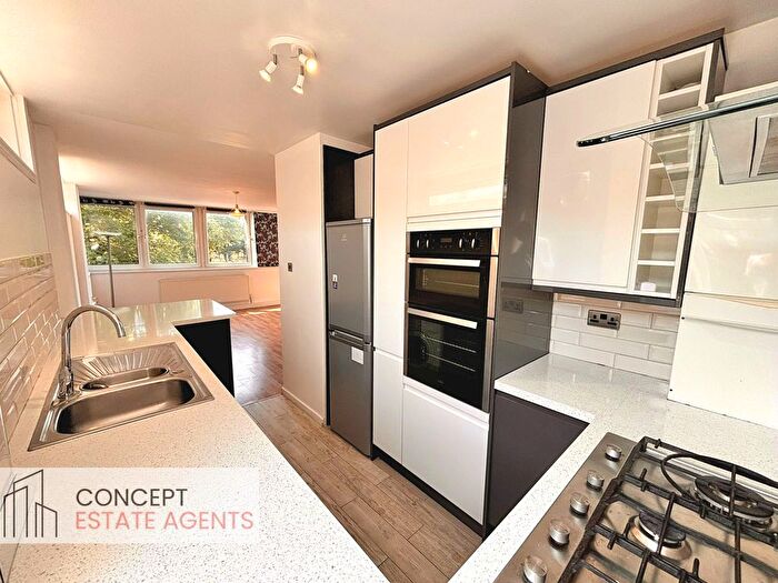 2 Bedroom Flat To Rent In Blackshaw Road, London, SW17