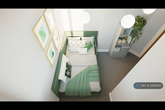 4 Bedroom Semi-Detached House To Rent In Bowling Green Avenue - Off Edison Road, Eccles, Manchester, M30