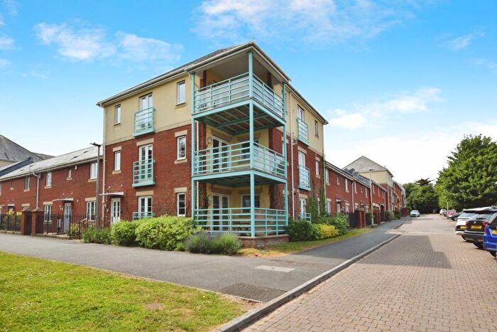 2 Bedroom Flat For Sale In Russell Walk, Exeter, EX2