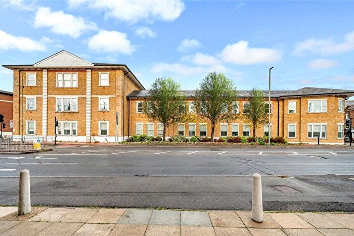 2 Bedroom Flat To Rent In Chertsey, Surrey, KT16