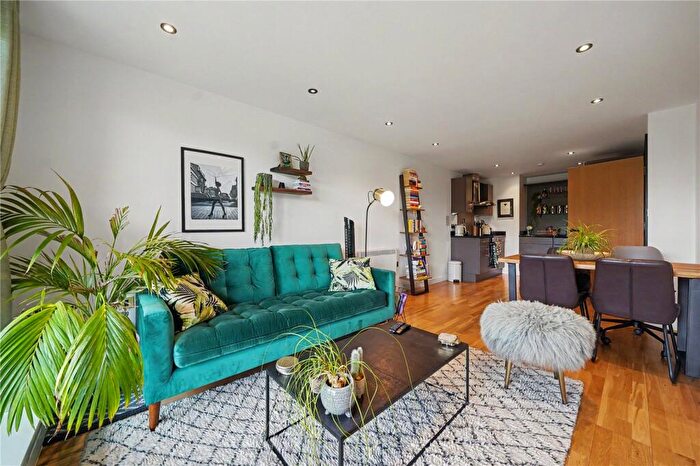 1 Bedroom Apartment For Sale In Southgate Road, London, N1