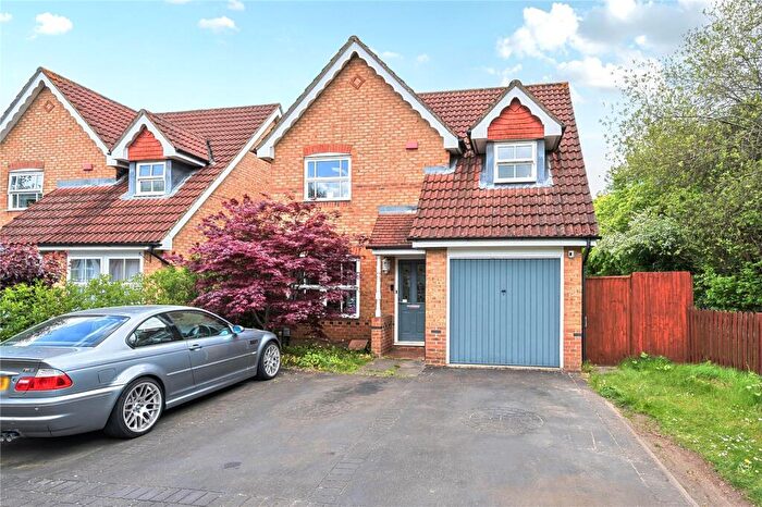 3 Bedroom Detached House For Sale In Toulouse Close, Camberley, Surrey, GU15