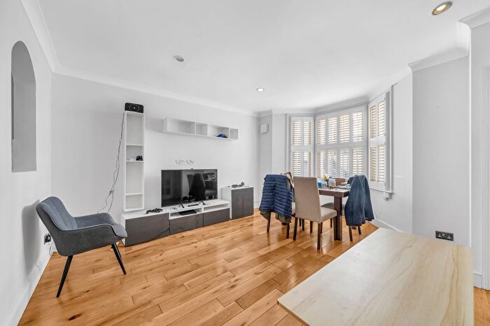 2 Bedroom Flat To Rent In Edith Grove, London, SW10