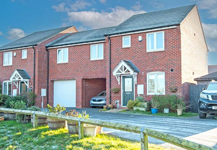 3 Bedroom Link Detached House For Sale In Scafell Avenue, Chesterfield, S41