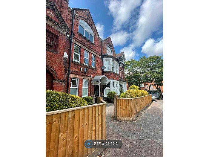 3 Bedroom Flat To Rent In The Gables, Bournemouth, BH4