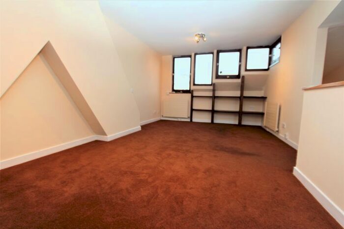 1 Bedroom Flat To Rent In Harold Road, London, N8