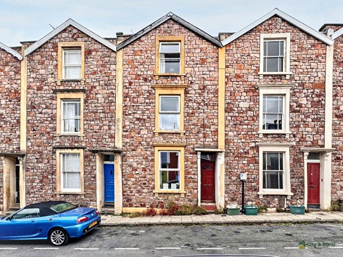 Terraced House For Sale In Southernhay Crescent, Cliftonwood, Bristol, Bristol, BS8