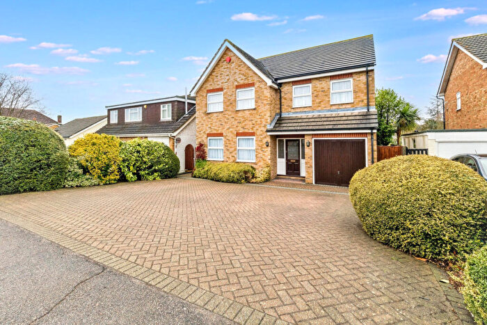 4 Bedroom Detached House For Sale In Chase Cross Road, Romford, RM5