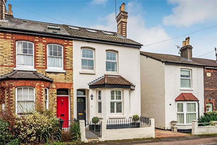 4 Bedroom End Of Terrace House For Sale In East Road, Reigate, RH2