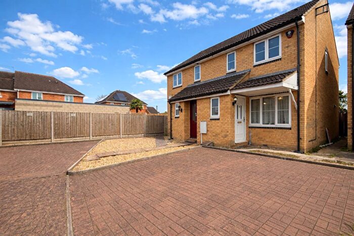 2 Bedroom House For Sale In Thornycroft Close, Leagrave, Luton, Bedfordshire, LU3