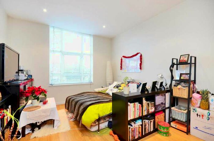 Flat To Rent In Bromyard Avenue, Acton, W3