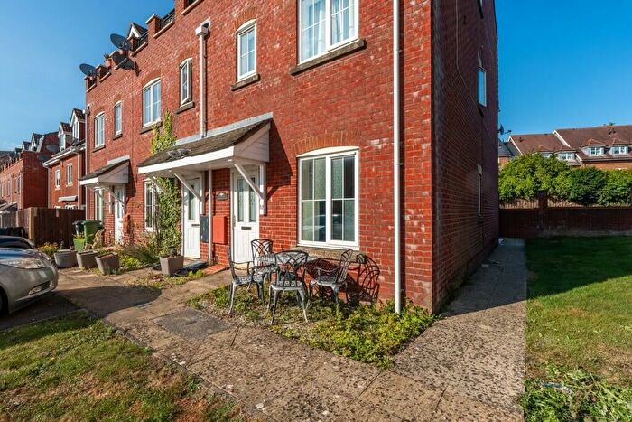 1 Bedroom Maisonette For Sale In Avro Court, Hamble, Southampton, SO31