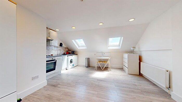 1 Bedroom Flat To Rent In Sandrigham Road, London, London, NW2