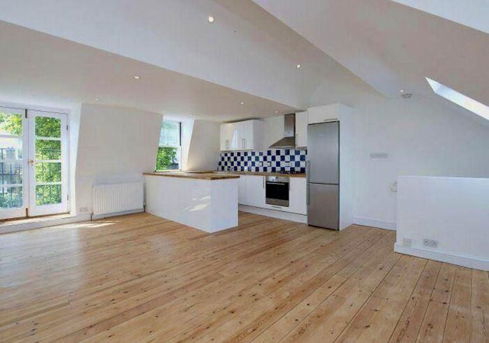 2 Bedroom Flat To Rent In Brackenbury Gardens, Hammersmith, London, W6