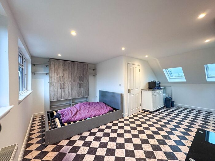 1 Bedroom Flat To Rent In Barnet Way, London, NW7