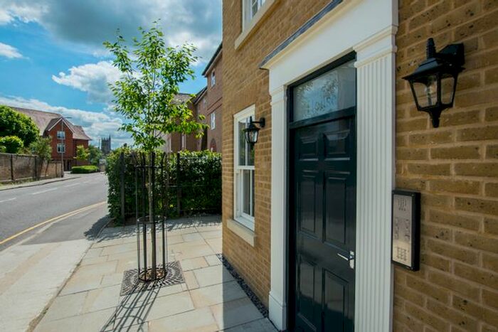 2 Bedroom Flat To Rent In Railway Street, Hertford, SG14