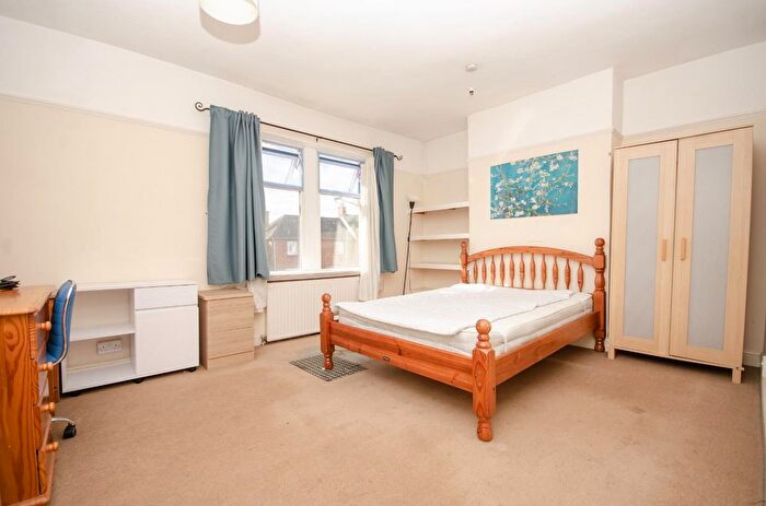 5 Bedroom Terraced House For Sale In Broadlands Road, Southampton, SO17