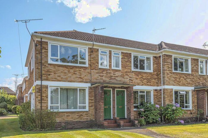 3 Bedroom Maisonette To Rent In Camberley, Surrey, GU15