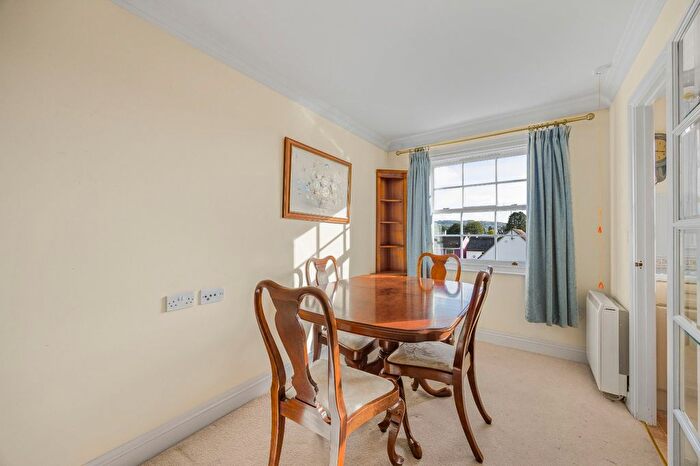 2 Bedroom Flat For Sale In Commercial Street, Cheltenham, Gloucestershire, GL50