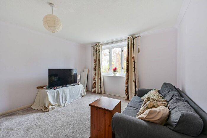1 Bedroom Flat To Rent In Rothesay Avenue, Wimbledon, London, SW20
