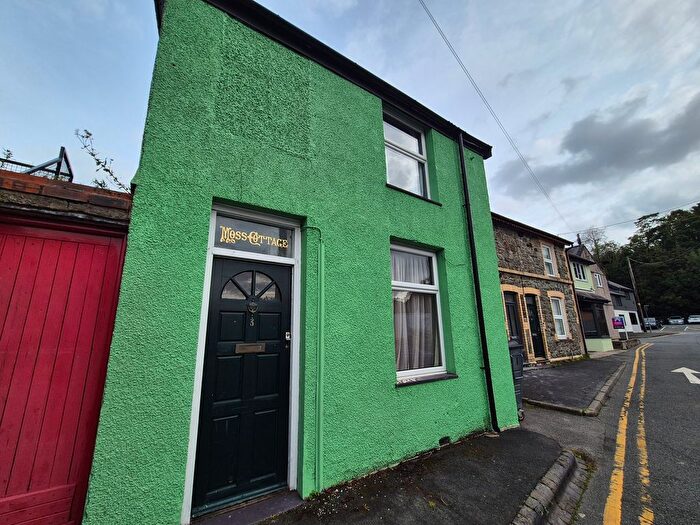 2 Bedroom Property To Rent In Ffordd Y Ffair, Porthaethwy, LL59