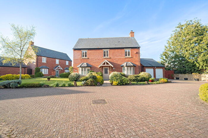 4 Bedroom Detached House For Sale In Bridge Walk, Deanshanger, Milton Keynes, MK19