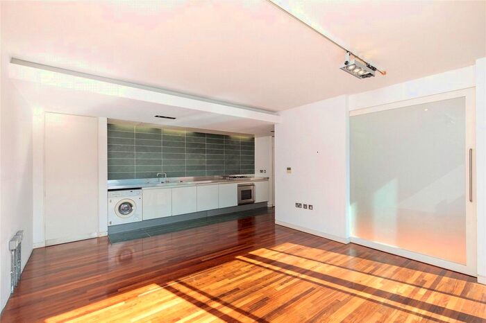 2 Bedroom Flat To Rent In Block A, Green Walk, SE1