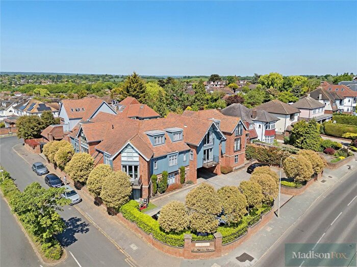 2 Bedroom Flat To Rent In Manor Road, Chigwell, Essex, IG7