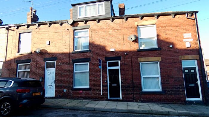 3 Bedroom Terraced House For Sale In Oak Street, Morley, Leeds, LS27