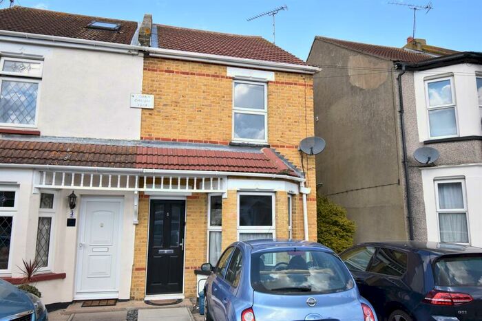 3 Bedroom End Of Terrace House To Rent In Bedroom End Of Terrace House In Shoeburyness, SS3