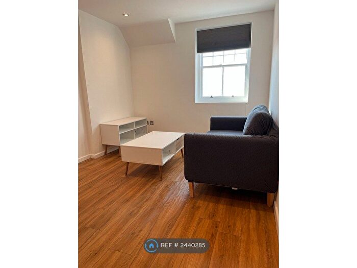 1 Bedroom Flat To Rent In Adair House, Epsom, KT19