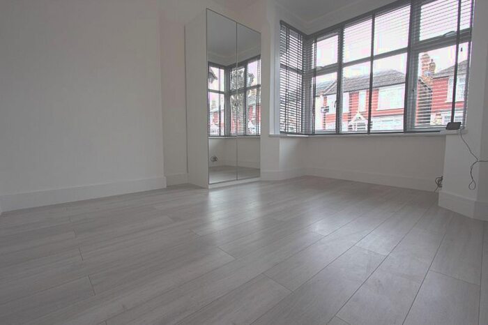 2 Bedroom Flat To Rent In Sidney Avenue, London, N13