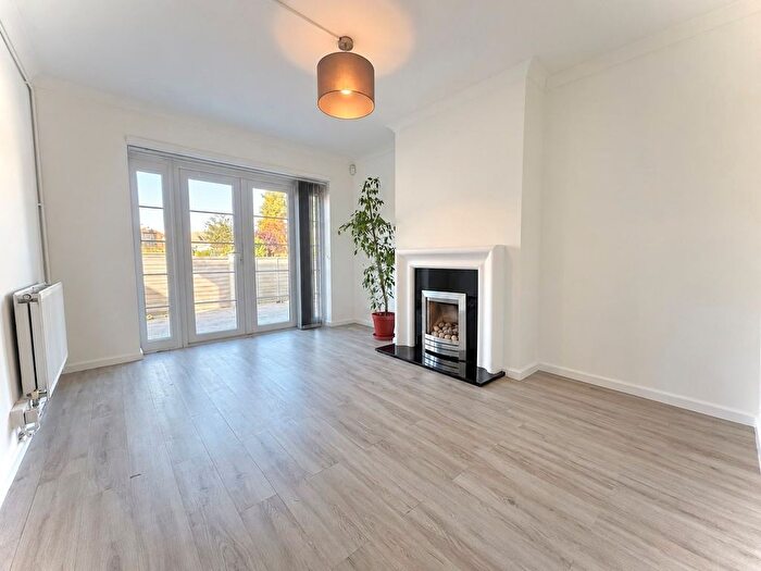 3 Bedroom Maisonette To Rent In Sutton, SM1