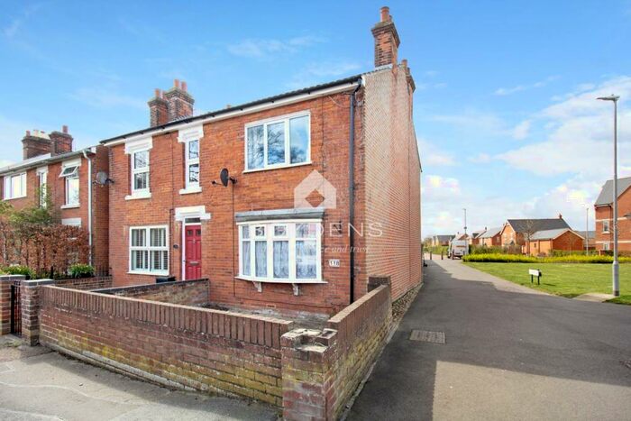 3 Bedroom Semi-Detached House To Rent In Nayland Road, Colchester, CO4