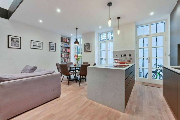 5 Bedroom Flat To Rent In Nottingham Place, Marylebone, London, W1U