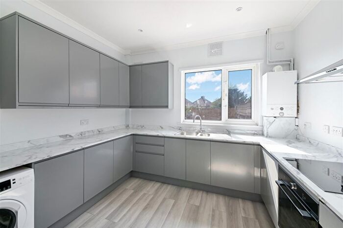 3 Bedroom Flat To Rent In London Road, Cheam, SM3