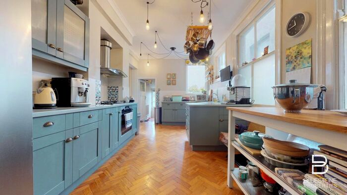 4 Bedroom Semi-Detached House To Rent In Braxted Park, London, SW16