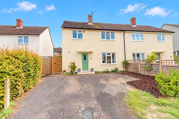 3 Bedroom Semi Detached House For Sale In Southfield Road, Princes Risborough, Buckinghamshire, HP27