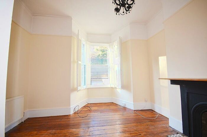 2 Bedroom Flat To Rent In Archway Road, Highgate, London, N6