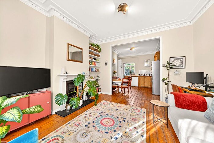 1 Bedroom Flat For Sale In Chantrey Road, London, SW9