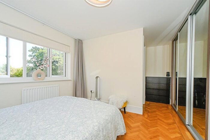 4 Bedroom End Of Terrace House For Sale In Homington Terrace, Swindon, SN3