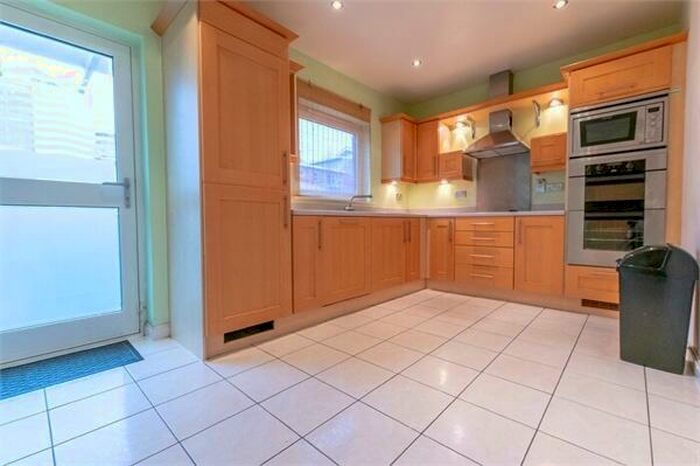 3 Bedroom Town House To Rent In Chandlery Way, Cardiff, CF10