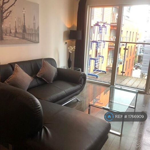 2 Bedroom Flat To Rent In Railway Terrace, Slough, SL2