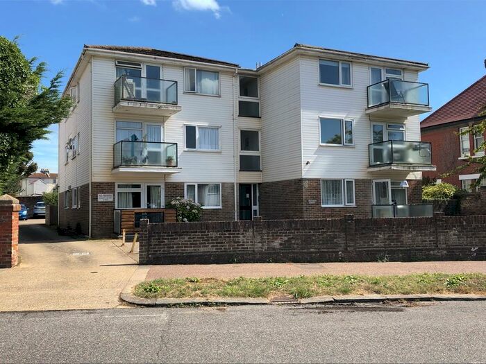 1 Bedroom Ground Flat To Rent In Glenmore Court, St Winefrides Road, Littlehampton, BN17